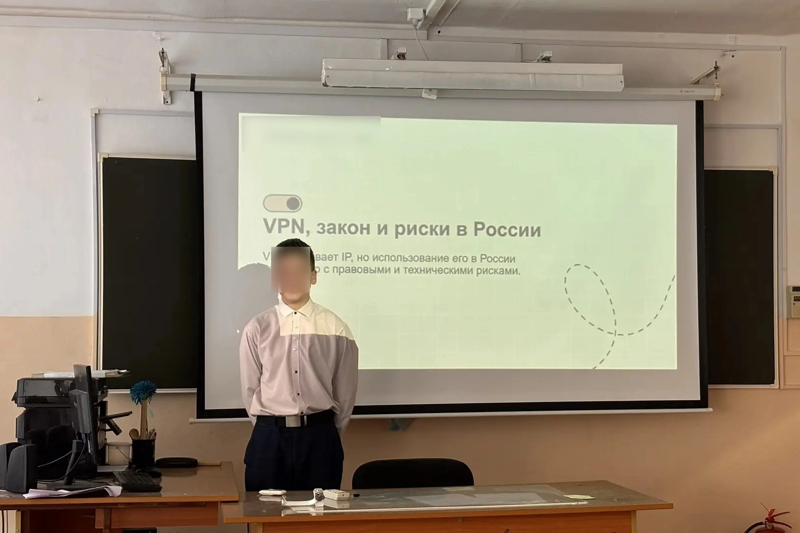 В учебных заведениях разных регионов РФ начали систематически проводить уроки и беседы о рисках использования VPN, утечках персональных данных и возможных правовых последствиях онлайн-активности.