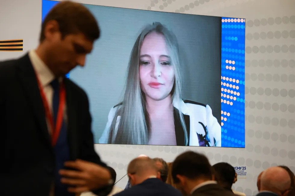 В апреле в МГУ представили новый факультет ИИ — часть «единой экосистемы», включающей исследовательский центр, институт и суперкомпьютер. Рассказываем, кто руководит факультетом, как он финансируется, зачем нужен и почему вокруг инфраструктуры много секретности.