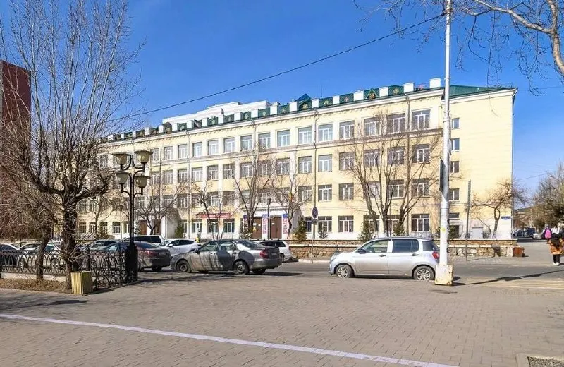 Контракт на 4 млн рублей заключён с местной компанией: работы по восстановлению архитектурных элементов и сохранению планировки здания-памятника должны завершиться к 1 декабря 2026 года.