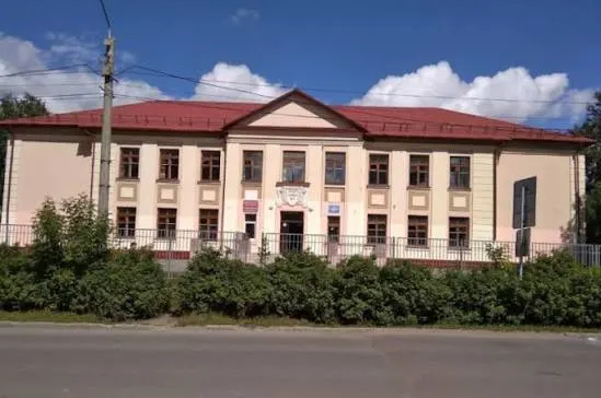 Городские власти ищут подрядчика для капитального ремонта основного корпуса школы №31 в этом году в рамках нацпроекта «Молодёжь и дети». Начальная стоимость контракта — 97 млн рублей.