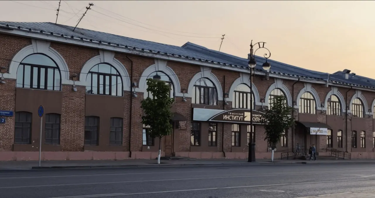 Студентов факультета музыки, театра и хореографии перевели из аварийного корпуса Института культуры в другие учебные помещения; приказ о выводе учебного процесса оформлен 12 мая.