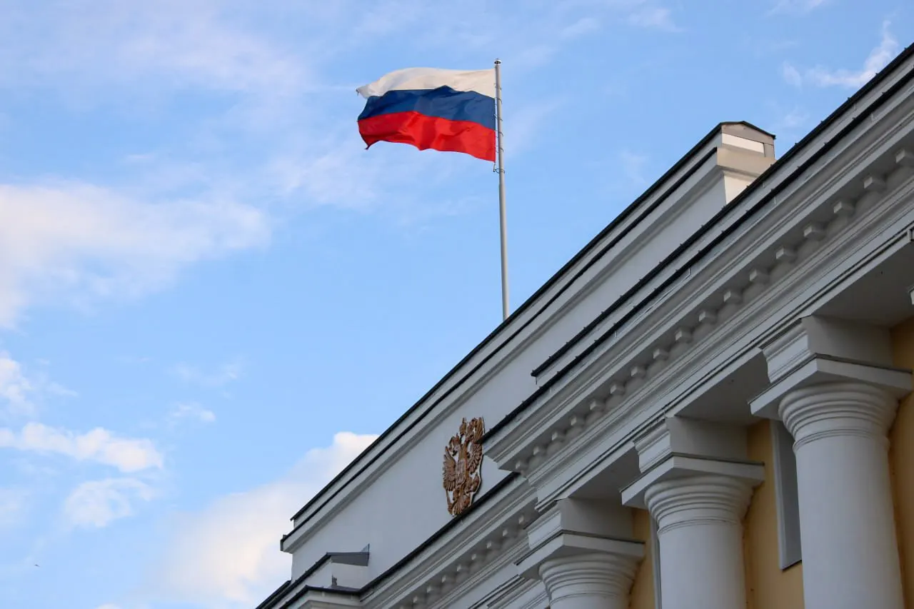 Закон, подписанный губернатором Алексеем Беспрозванных, предусматривает работу с молодёжью, поддержку ветеранов, проведение тематических мероприятий, развитие социальной рекламы и спортивные инициативы, включая комплекс ГТО.