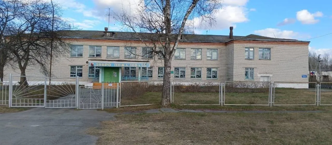 В уральской Герасимовке хотят ликвидировать начальную школу — в ней остались восемь учеников и два педагога. Жители опасаются, что закрытие окончательно погубит село.