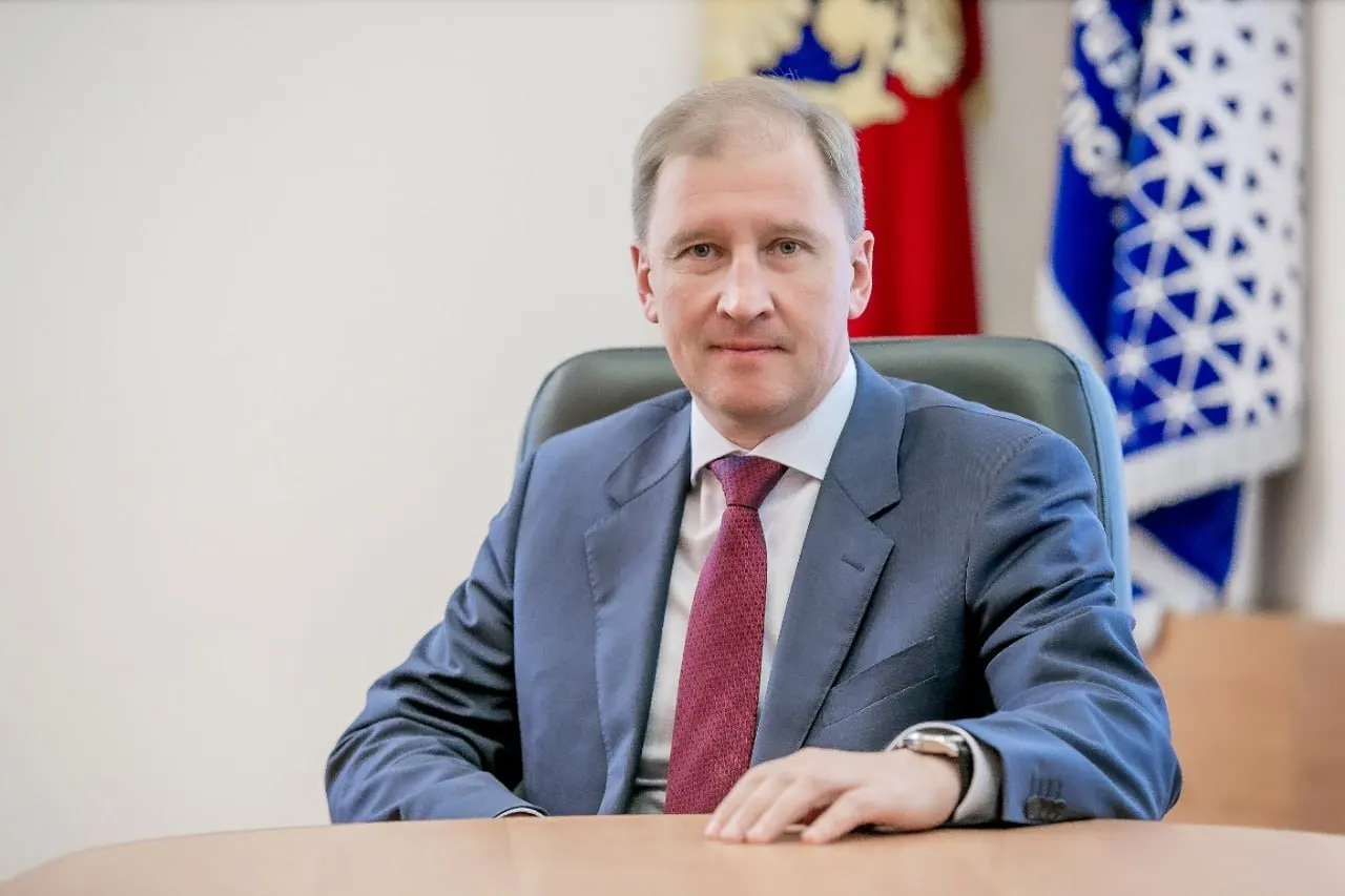 По данным министерства спорта, среднемесячная зарплата ректора Олега Шалаева в 2025 году снизилась по сравнению с 2024-м; среди проректоров лидируют Игорь Арбузин и Любовь Алаева.