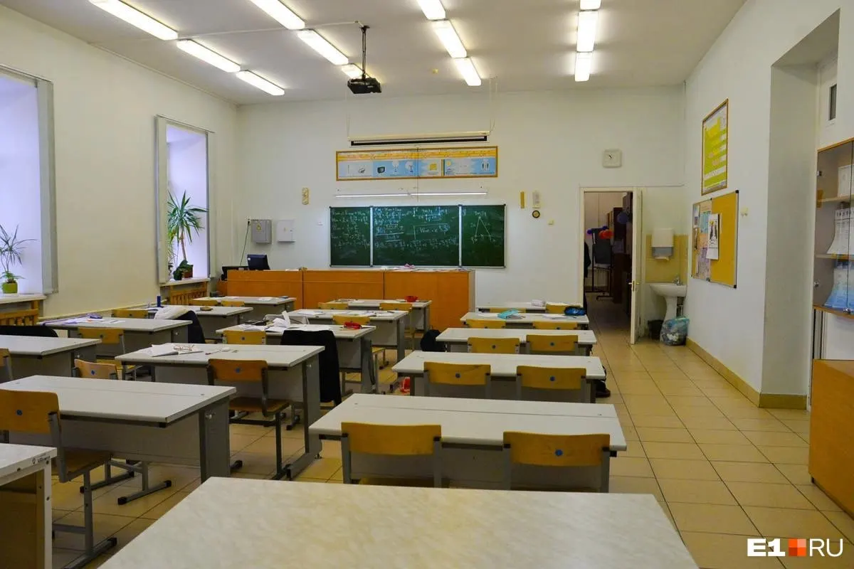 В Юрге (Кемеровская область) все школы временно перешли на дистанционное обучение: более 9 000 учеников учатся из дома из‑за низкой температуры в помещениях, подтвердили в министерстве образования Кузбасса.