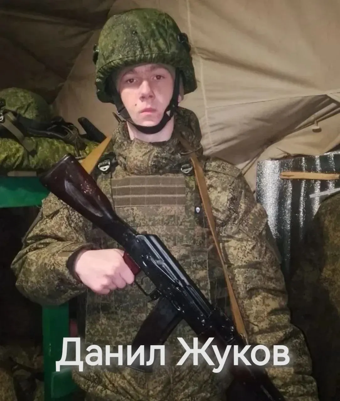 Из Чунского многопрофильного техникума в Иркутской области на военную службу отправились 60 студентов и выпускников. Руководство учебного заведения связывает это с военно‑патриотической работой; правозащитники предупреждают о рисках контрактной службы.