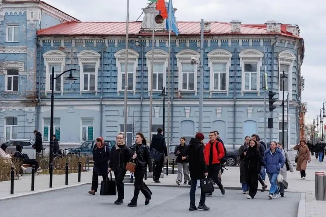 Подростки идут работать после 9‑го класса, родители поддерживают такой выбор. Две истории из Тюмени о том, почему диплом не всегда становится приоритетом.