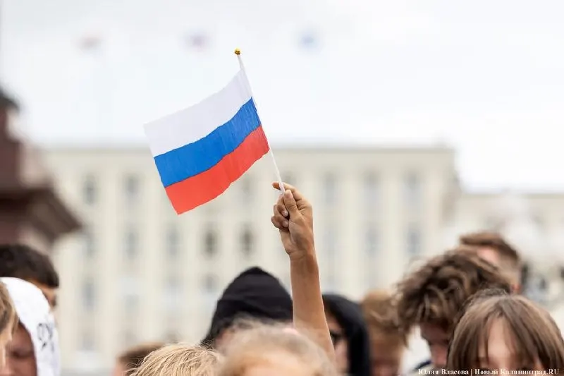 Документ определяет цели и направления воспитательной работы: формирование уважения к семье и Отечеству, сохранение культурного и исторического наследия, укрепление преемственности поколений и продвижение спорта как элемента патриотического воспитания.
