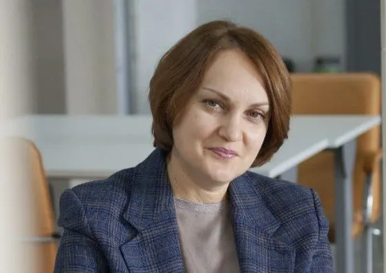 Среднемесячный доход ректора увеличился с 337 тыс. ₽ в 2024 году до 551,6 тыс. ₽ в 2025‑м — рост на 63,6%.
