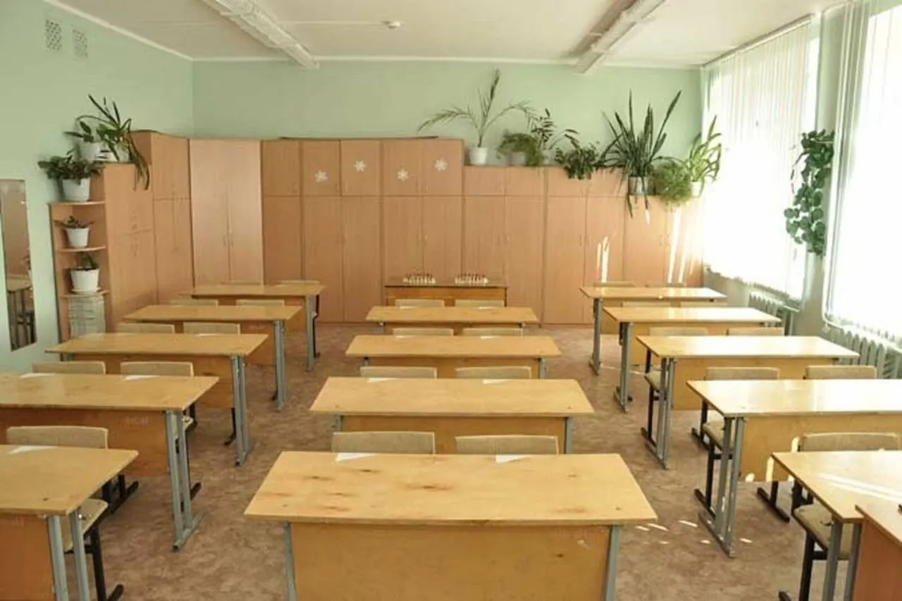В Краснодарском крае 38,5% девятиклассников намерены продолжить обучение в старших классах с целью поступления в вузы. В сельской местности 67,4% выбирают колледжи и ССУЗы, в городах 42% переходят в десятый класс.