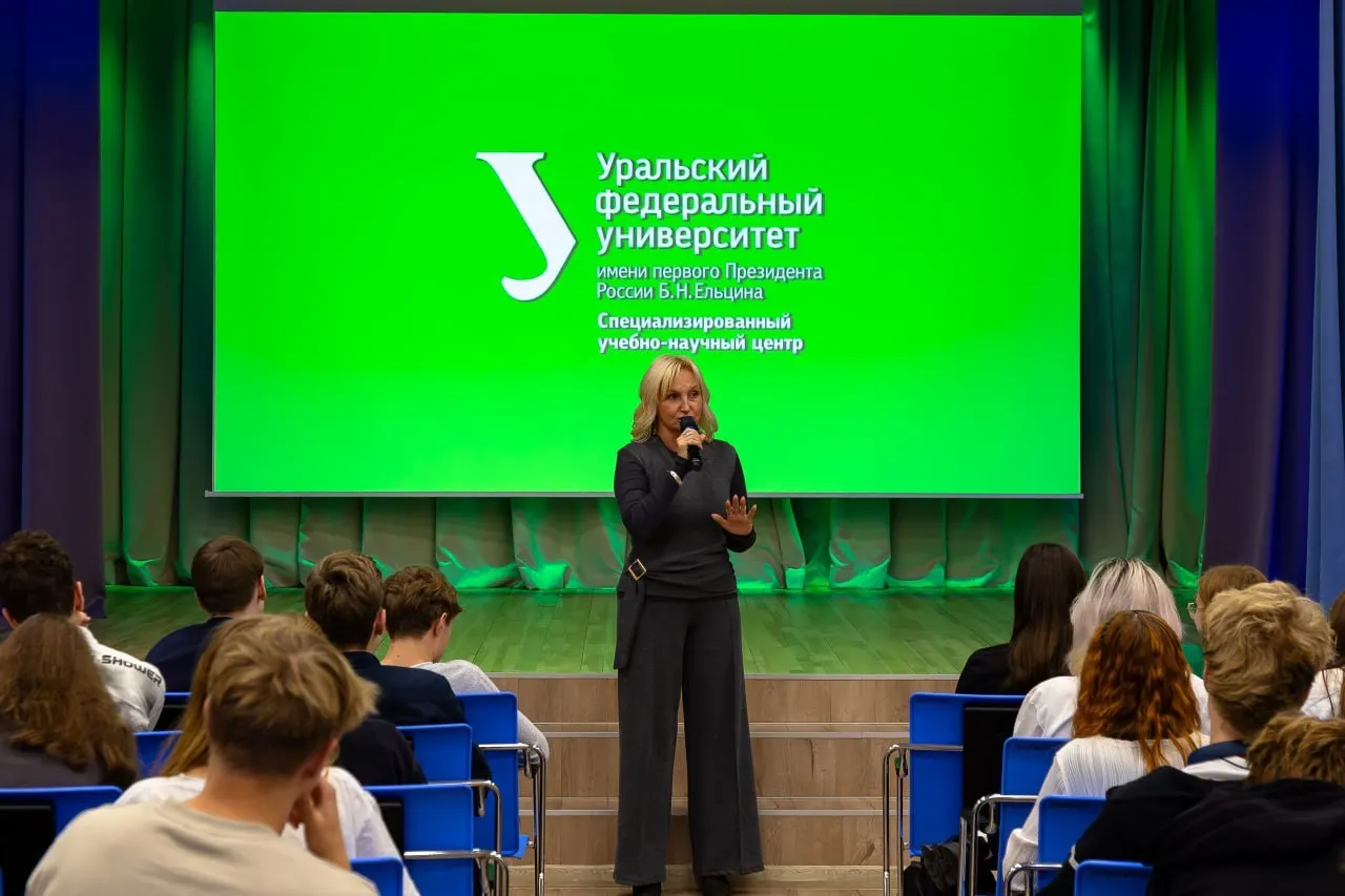 Руководитель лицея СУНЦ УрФУ Лариса Манылова написала заявление по собственному желанию. Университет объявил отбор на её замену; среди вероятных претендентов называют академического директора Максима Рябцева.