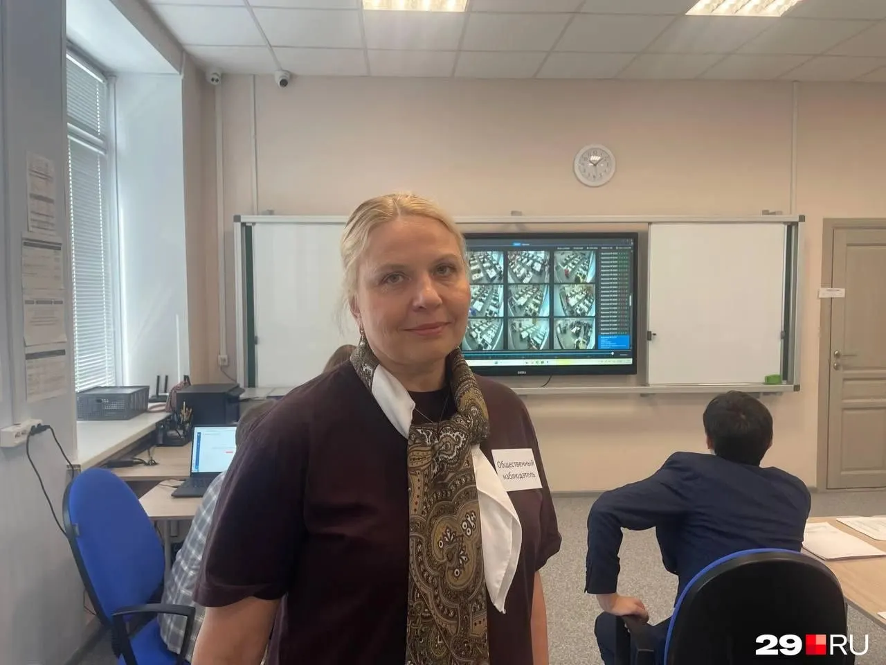 Наталья Рожкова пришла утром в школу №9, прошла инструктаж и подала заявление в Минобр, чтобы проследить за работой экзаменационной комиссии и поддержать учеников. Общественным наблюдателям не платят и не компенсируют проезд.