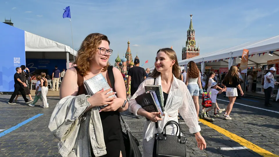 С 2022 года в России вышло не менее 259 книг о боевых действиях, но большинство печатают малым тиражом — 1–3 тыс. экземпляров. Крупные тиражи — редкость, издатели отмечают слабый спрос и коммерческие сложности.