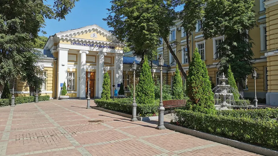 Более сотни студентов медвуза не получали президентские стипендии в 2026 году: некоторые задолженности доходят до 180 тыс. рублей. Вуз связывает проблему с непоступлением средств из Минобрнауки.