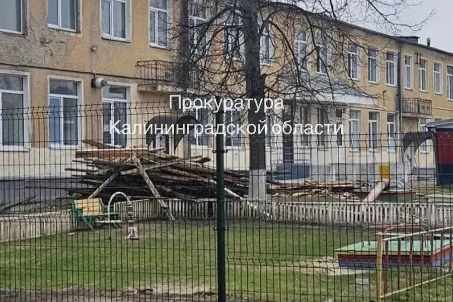 В апреле 2026 года в МАДОУ «Детский сад №5» в Гусеве при проведении ремонтных работ находились дети. По результатам проверки учреждение оштрафовано на 30 тыс. рублей за нарушение санитарно-эпидемиологических требований.