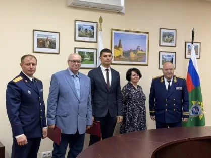 С 2026 года профильные кадетские классы для будущих следователей начнут работать в Великих Луках и Опочке; ранее такой класс готовится в Псковском гуманитарном лицее.