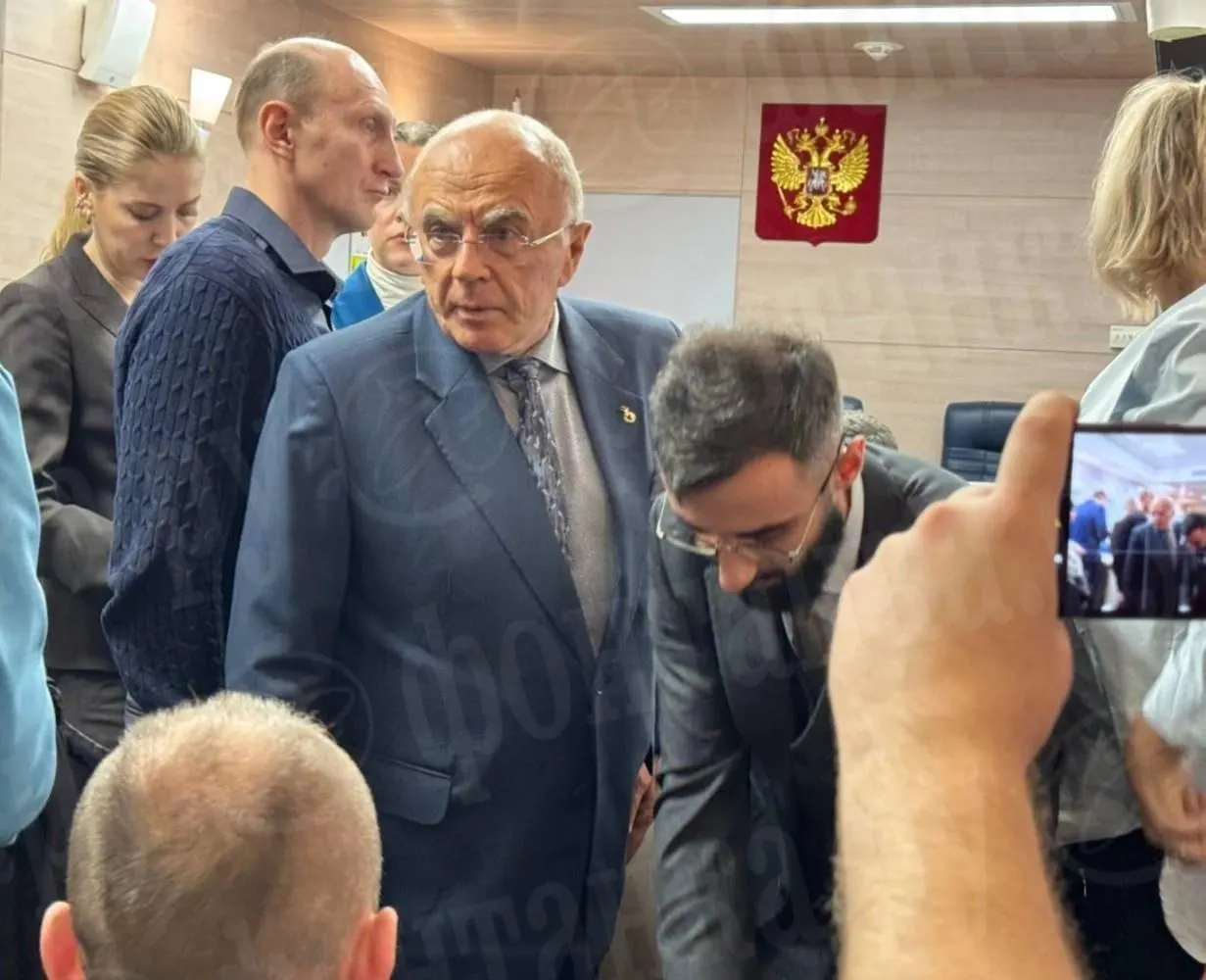 Арбитражный суд отменил обеспечительные меры по делу о национализации имущества вуза. В университете рассчитывают восстановить работу и провести приёмную кампанию после периода задержек зарплат и риска банкротства.