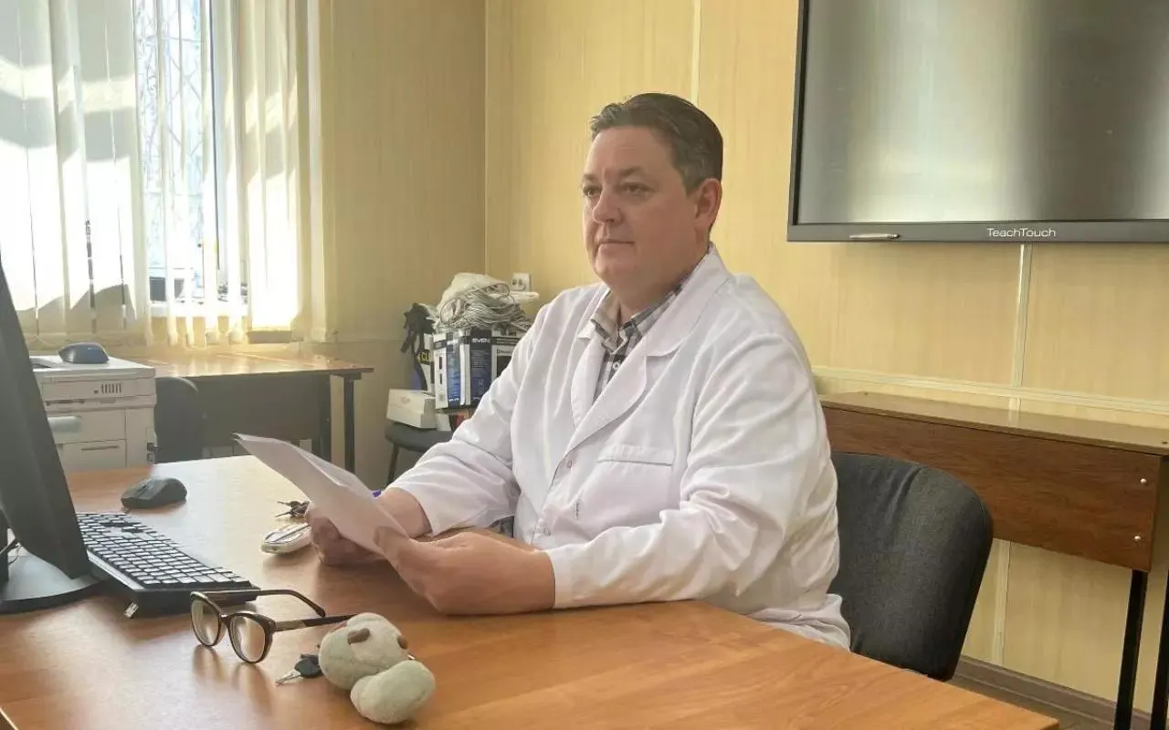Андрей Сущенко, обвиняемый в получении взяток при работе в диссертационном совете, заключил контракт с Минобороны. Уголовное преследование приостановлено — он ходатайствует о направлении на СВО.
