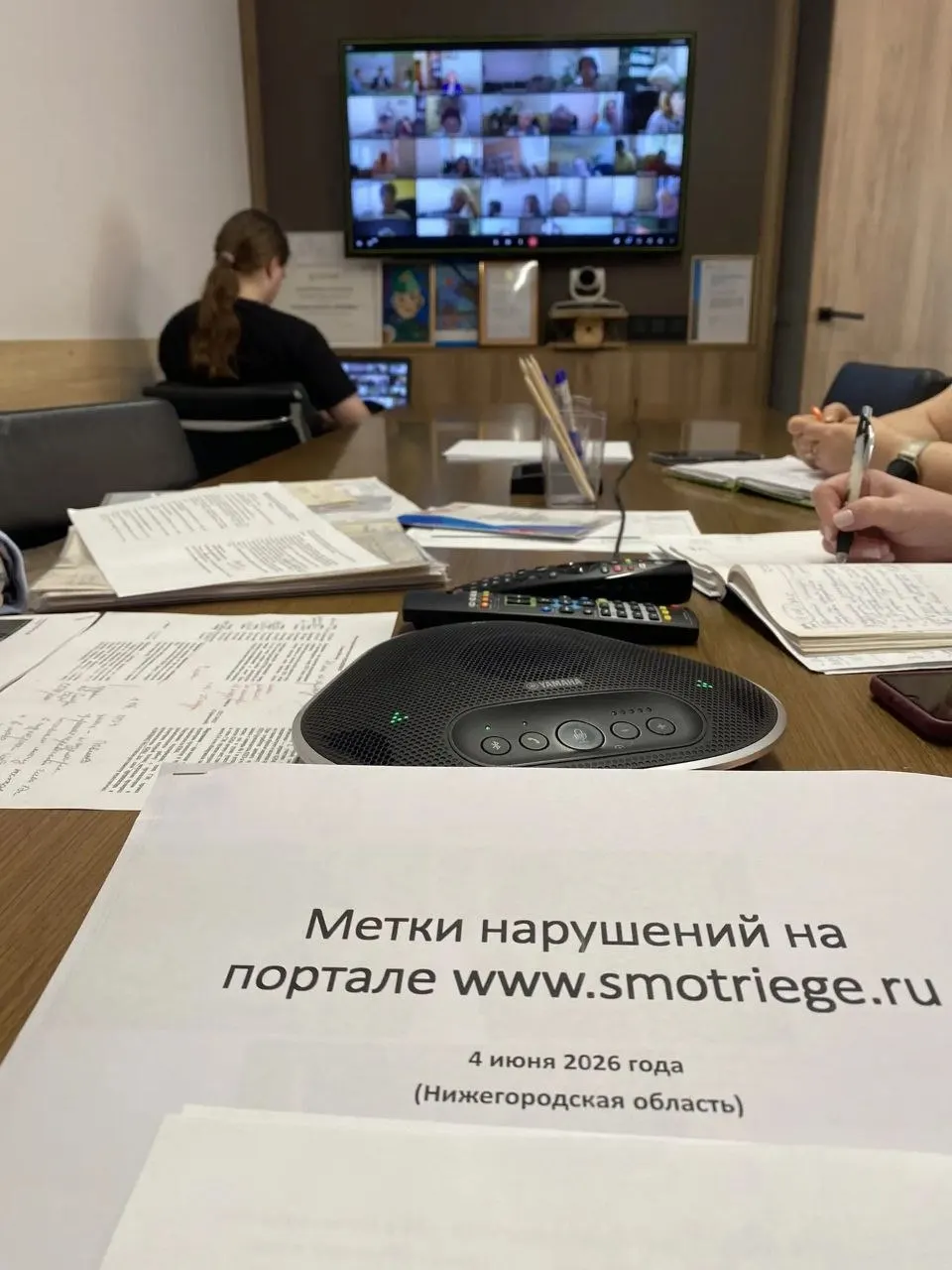 Один выпускник был пойман с телефоном, ещё трое — со шпаргалками и пособием. Об этом сообщил глава Минобразования Михаил Пучков.