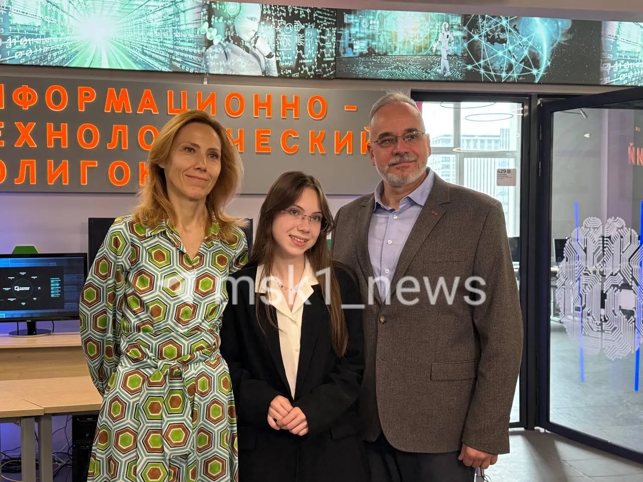 Екатерина Малкова набрала максимальные 500 баллов на ЕГЭ; девушка признаётся, что не ожидала такого результата. Она планирует поступать в МГТУ или на химический факультет МГУ и связывает будущее с химией или физикой.