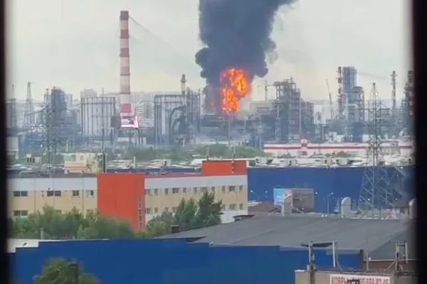 Из‑за угрозы беспилотников и эвакуации 54 пунктов сдачи ОГЭ девятиклассники провели в укрытиях более двух часов. Проведение экзамена признано нецелесообразным — его перенесли на резервные даты.