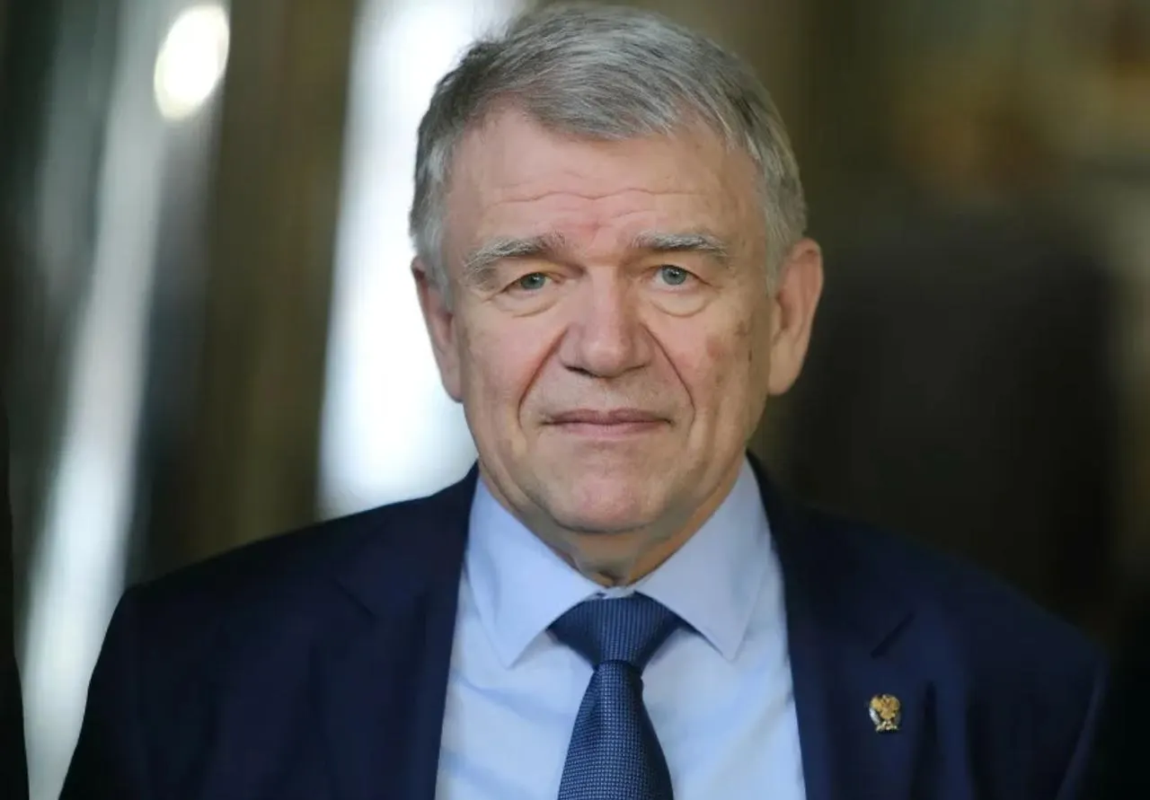 Мировой суд Советского района Новосибирска дисквалифицировал председателя Сибирского отделения РАН за повторное неисполнение требований прокуратуры. Ранее того же признали виновным и оштрафовали; официальных комментариев пока нет.