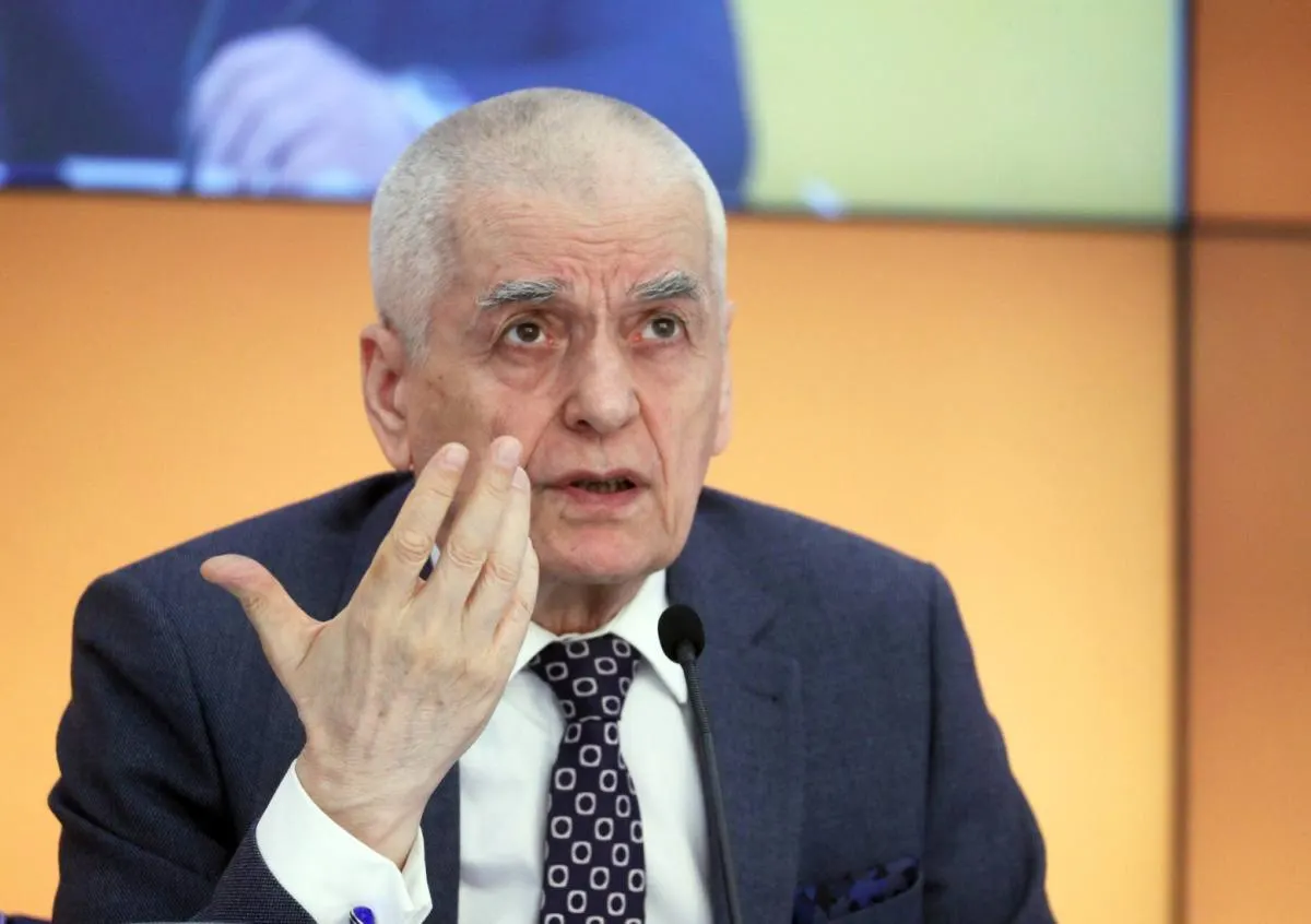 Онищенко предупреждает, что возвращение к прежним форматам экзаменов рискованно из‑за нехватки педагогов, владеющих старой методикой.