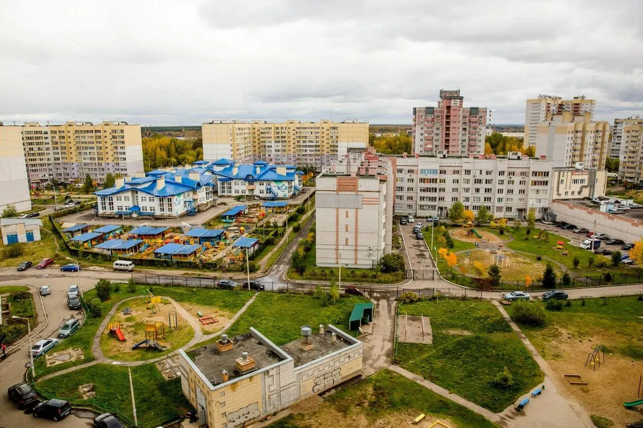 Губернатор рассказал о вводе трёх школ, строительстве ледовых арен, масштабном благоустройстве дворов, продолжении газификации и мерах поддержки семей и участников СВО.