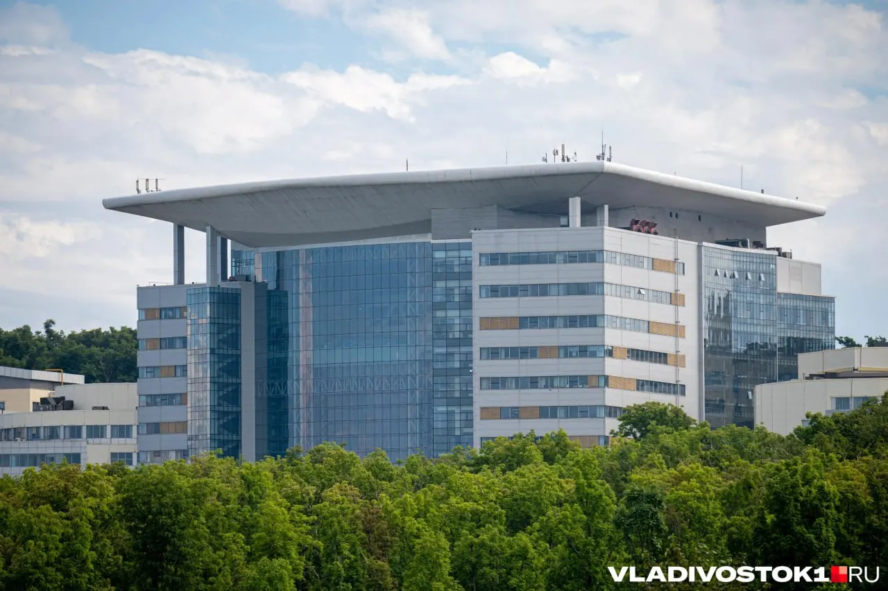 Дальневосточный федеральный университет удерживает позицию в топ‑25 с 2020 года и остаётся единственным представителем Приморья и Дальнего Востока в первой сотне; его общий балл вырос до 3,5071.