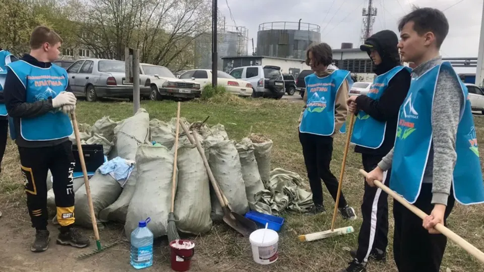 Омбудсмен призвала давать школьникам первый трудовой опыт и предлагает смягчить правила подработки для подростков на фоне дефицита кадров и роста числа молодых работников.