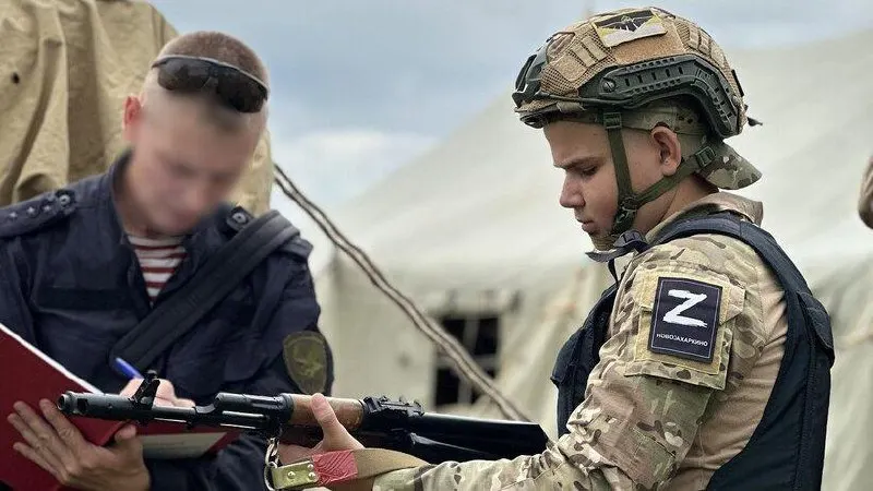 Трёхдневные учебные сборы в рамках проекта «Поколение ZOV» прошли с участием Росгвардии: подростков учили полосе препятствий, рукопашному бою, тактике и обращению с оружием.