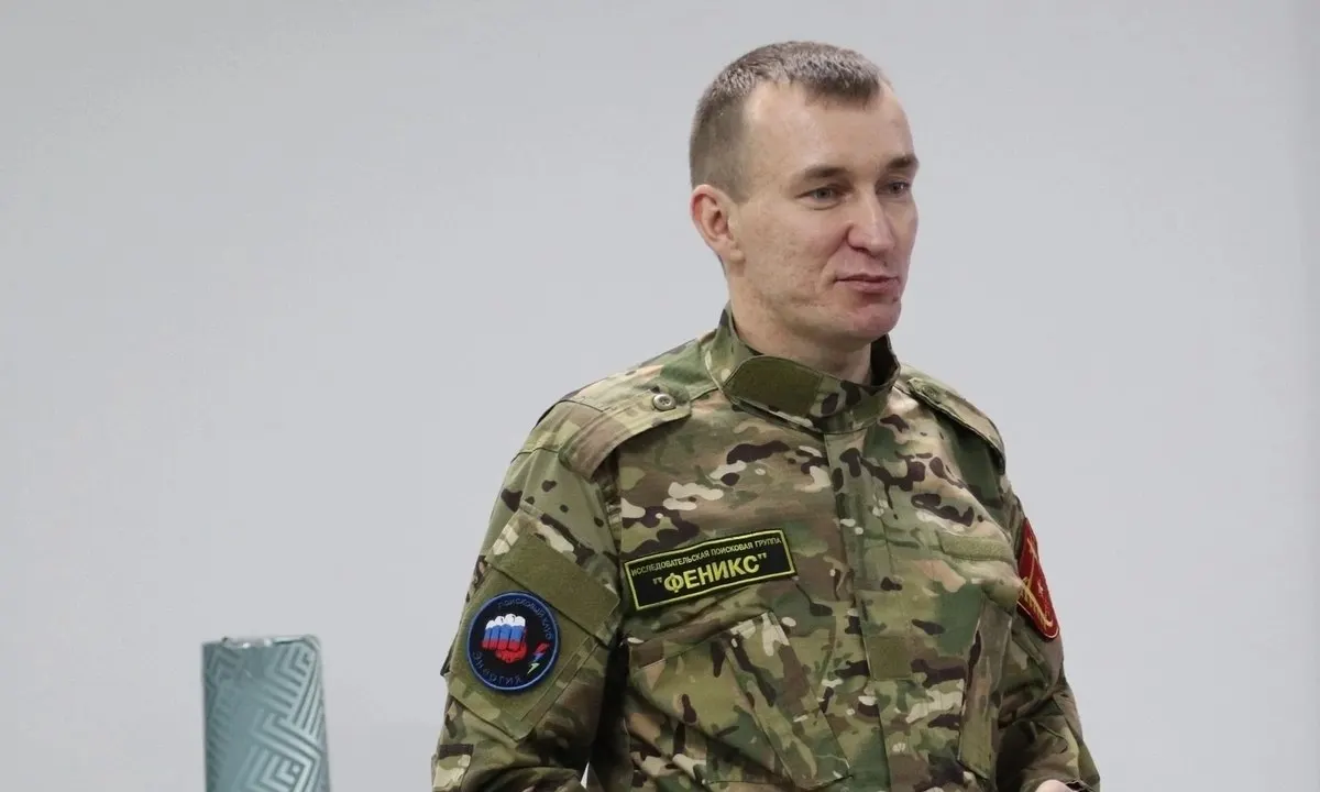 37‑летний педагог Леонид Зябкин обвиняется в насилии над четырьмя подростками. Расследование завершено; по делу предусмотрено до 12 лет лишения свободы, обвиняемый вину отрицает.