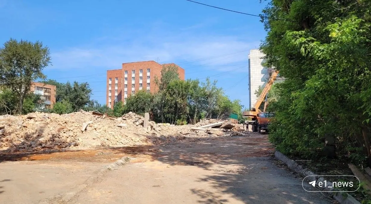 Бывшее здание детской больницы на Педагогической, 23 полностью разрушено — отделение закрылось в 2021 году. На участке планируют построить новый корпус соседней школы №134.