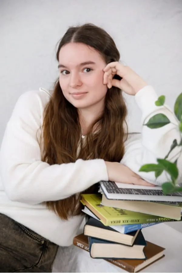 Выпускница Державинского лицея Диана Волынец набрала 100 баллов на ЕГЭ по физике и планирует поступать в Петрозаводский государственный университет.