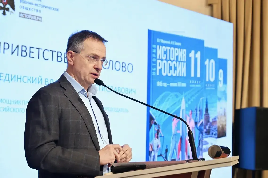 В новом издании учебника истории для 11‑го класса появилась формулировка о «попытке прорыва элитных частей ВСУ к Курской АЭС» в 2024 году; независимых подтверждений этому нет.