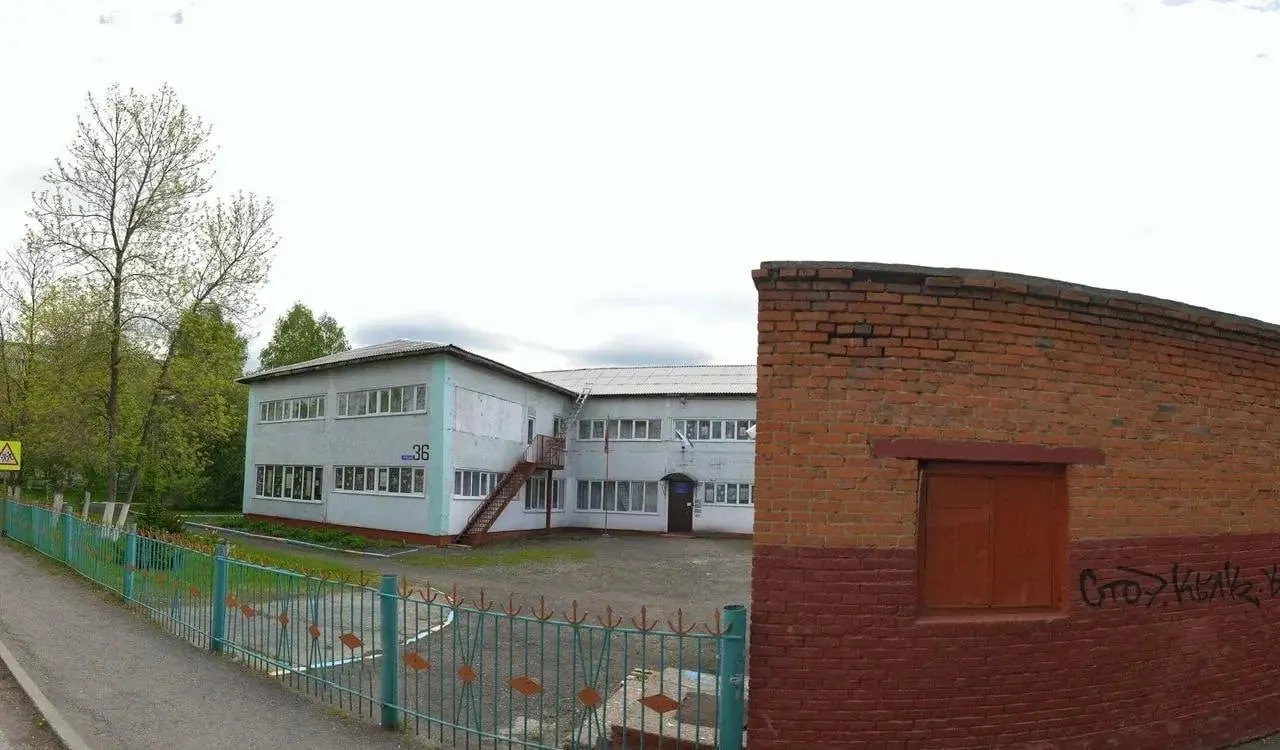 Родители воспитанников детского сада № 96 «Светлячок» в Прокопьевске обвиняют сотрудников учреждения в систематическом жестоком обращении с детьми и игнорировании проблемы руководством.