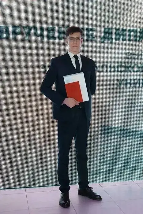 Один из победителей будет получать президентскую стипендию 30 тысяч рублей в год, еще трое — по 20 тысяч рублей в месяц; выплаты распространяются на весь учебный год.