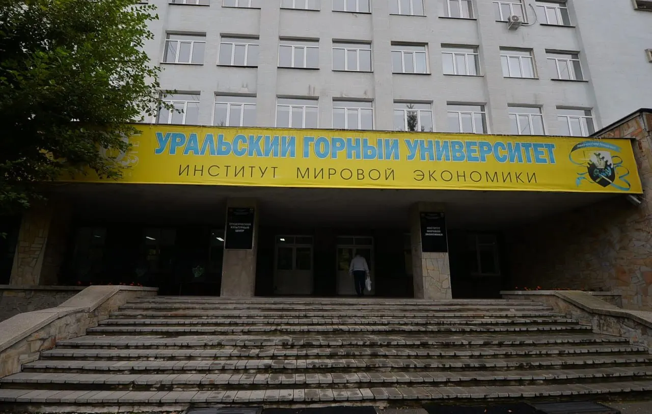 После подачи документов на платное обучение и подписания договора на заочную форму, поступающий не набрал проходной балл, договор расторгли, а деньги вернули.