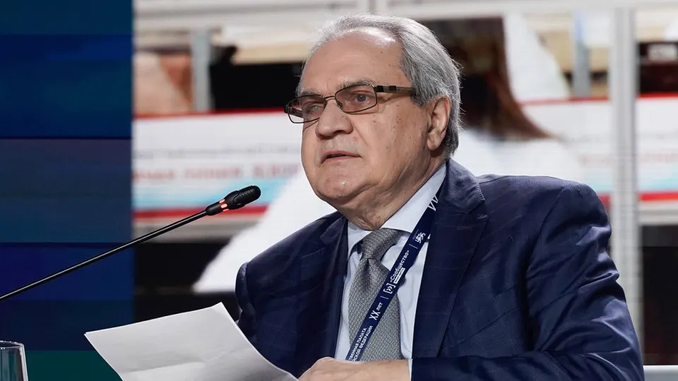 Глава СПЧ заявил о переходе от формальных правил к реальным мерам наказания за оскорбления и нападения на учителей, включая возможность исключения, и подчеркнул роль родителей в судьбе учащихся.