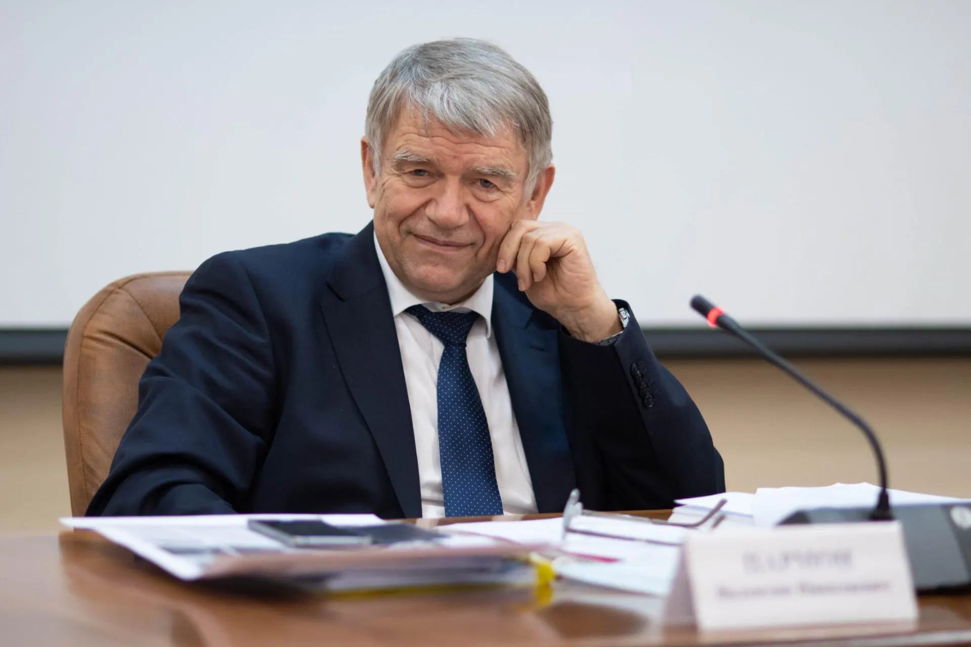 Кассационный суд в Кемерове отменил решения нижестоящих судов по дисквалификации председателя СО РАН Валентина Пармона.