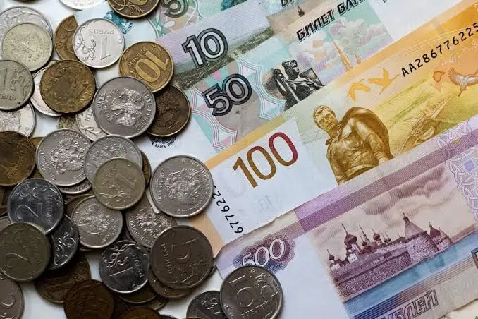 Власти Коми обещали довести базовый оклад учителей до МРОТ к началу 2027 года, но выполнение обещания остаётся под вопросом из‑за ограничений бюджета.