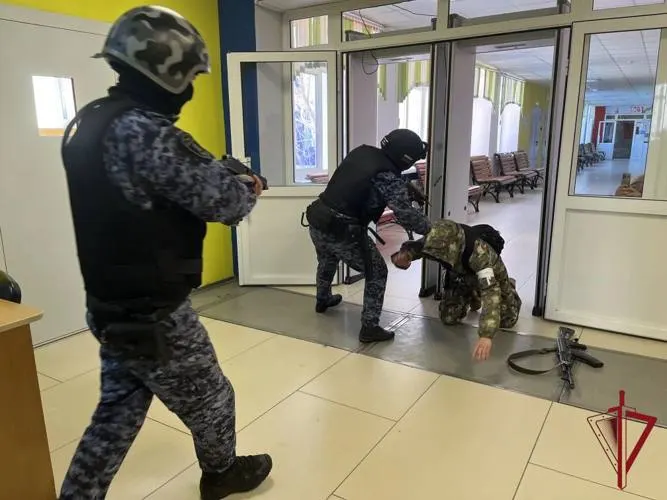 18–19 августа в школах и детсадах региона пройдут учения по действиям при угрозах, будут проверены системы оповещения и взаимодействие с оперативными службами.