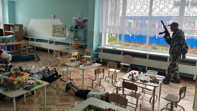 Учения по противодействию терроризму прошли 18–19 августа в детских садах и школах региона.