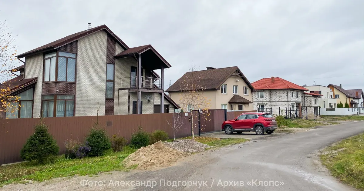 Министр образования Калининградской области сообщила, что поселок и окрестности получат достаточное количество мест, а при росте числа учеников возможно проведение занятий во вторую смену.