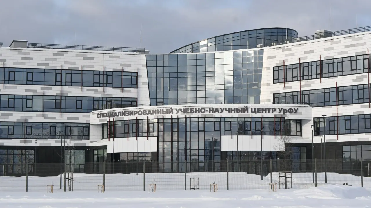 Учебное учреждение заняло восьмое место среди около 800 школ. Доля выпускников, поступивших на бюджет, достигла 37,5%.