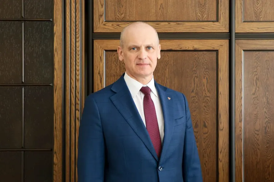 Суд признал незаконным приказ об увольнении главного бухгалтера и обязал ректора заплатить штраф.