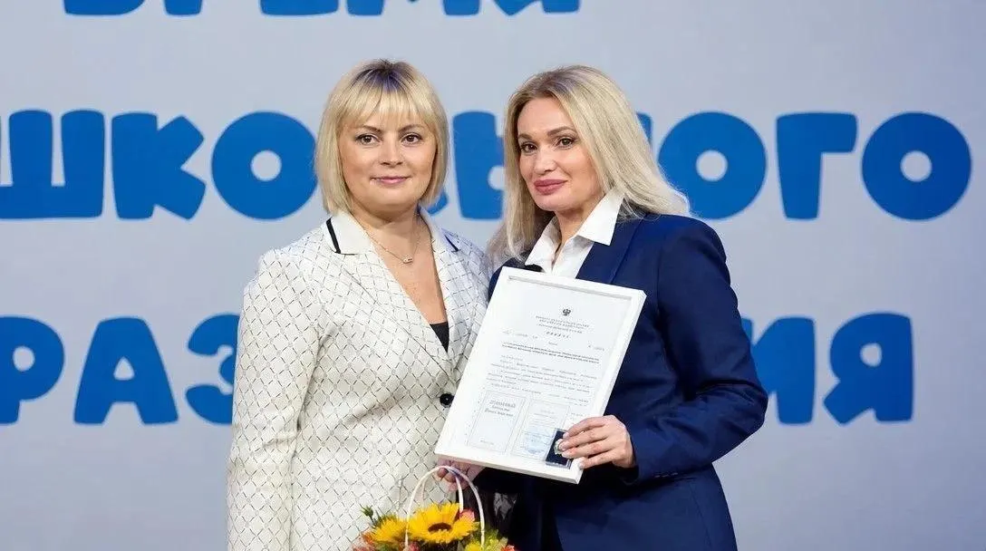 Татьяна Дронова руководит детским садом № 106. Она получила высокую государственную награду за вклад в образование детей.