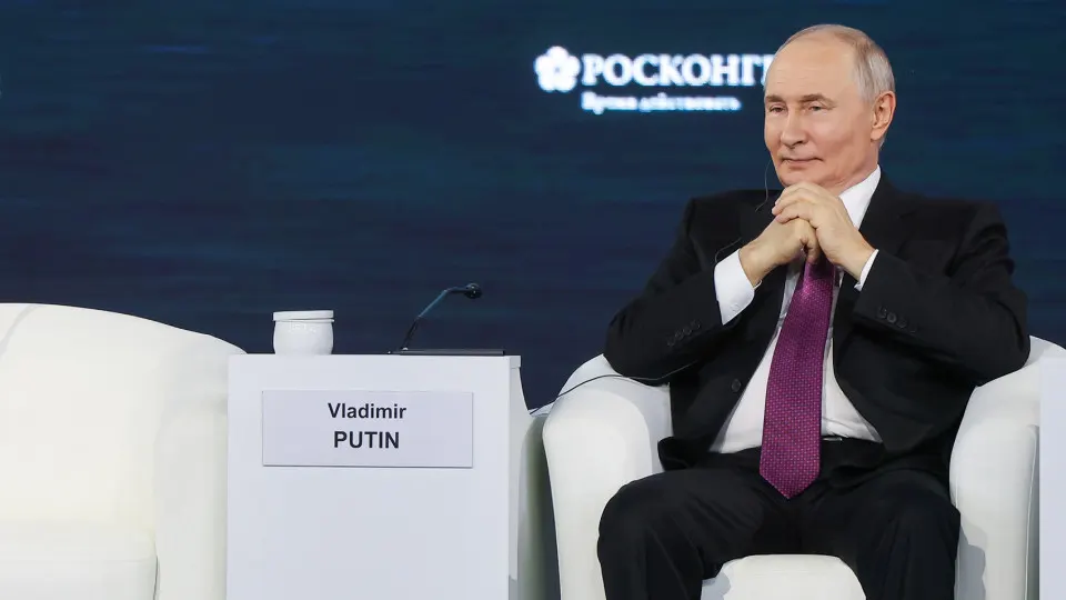 Президент поручил Правительству запустить программу привлечения учёных на Дальний Восток, создать особый правовой режим для ускоренного внедрения инноваций и обсудить проблему утечки мозгов в науке на фоне военных событий.