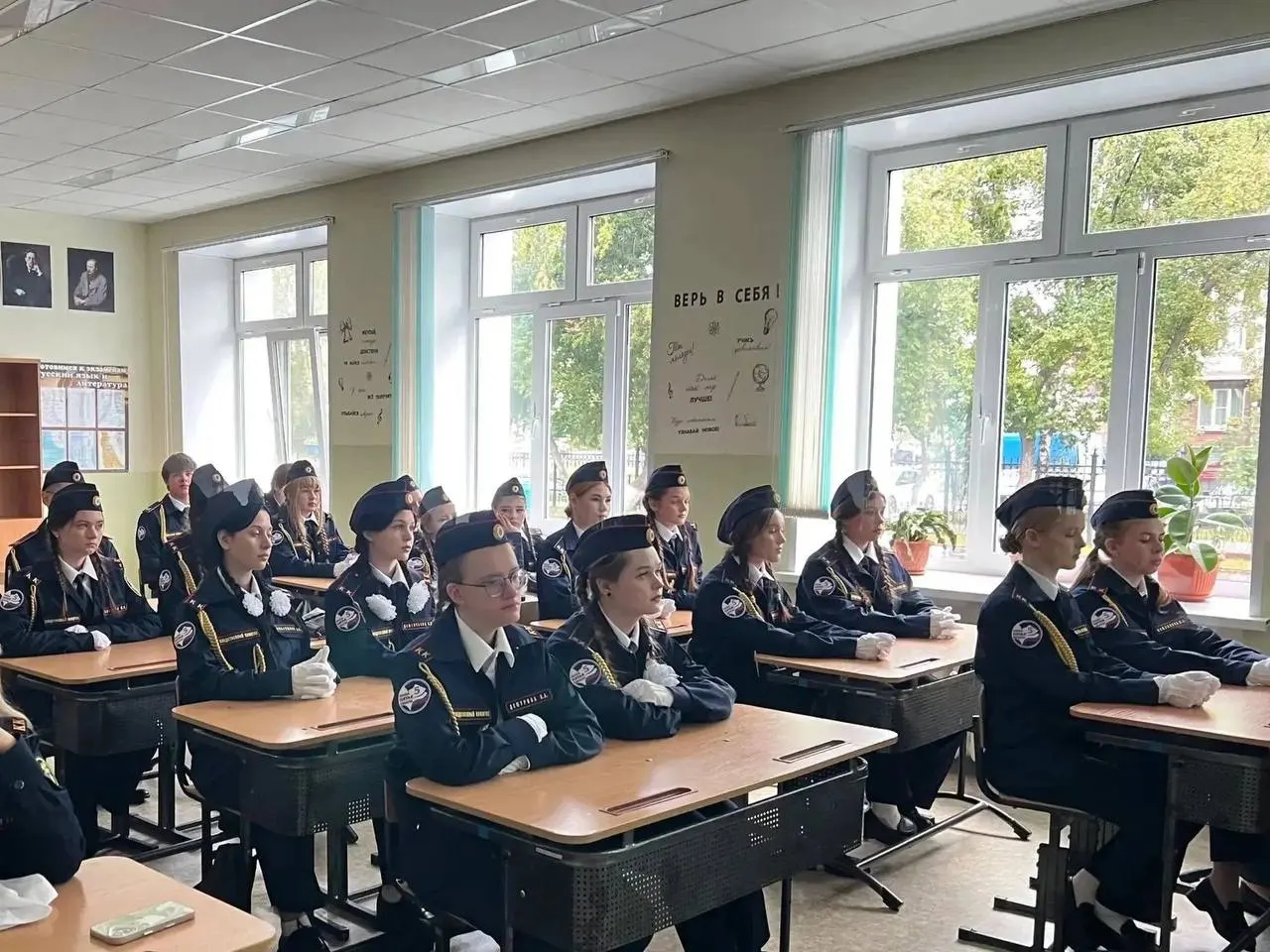В десяти школах области стартуют кадетские классы Следственного комитета: учащиеся будут знакомиться с криминалистикой, готовиться к поступлению в ведомственные вузы и участвовать в патриотическом воспитании.