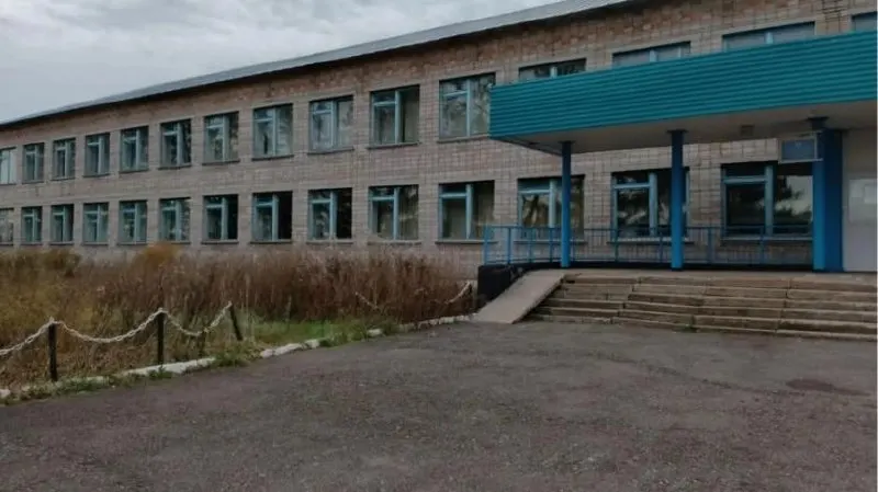 В селе Сайраново Чишминского района на торги выставлено здание бывшей школы; стартовая цена — 12,7 млн рублей.